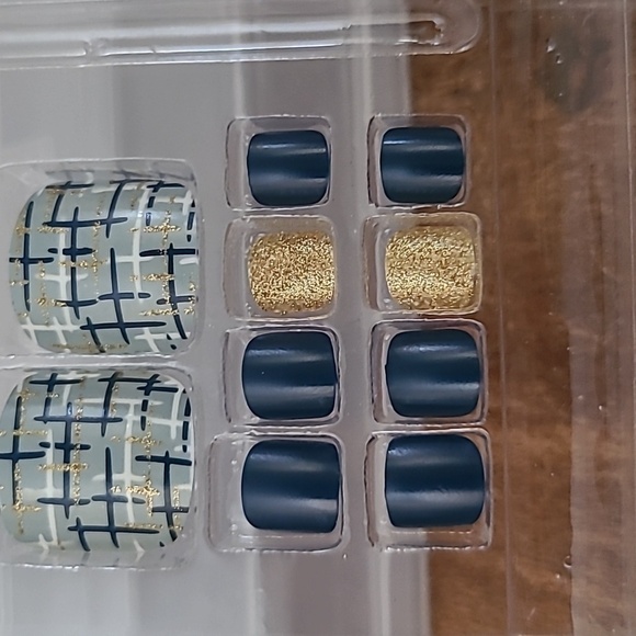 2/$16 Plaid Glitter Press On Toenails - Picture 12 of 14